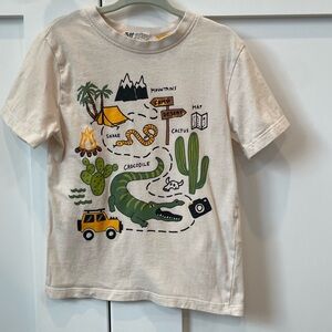 H&M short sleeve shirt. Boys size 3T/4T.
